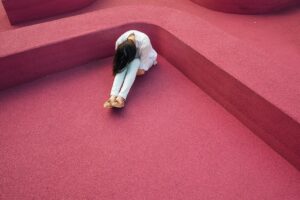 失恋で夜寝られない時の解決方法は？