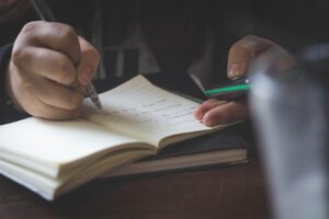 失恋した学生が相談できる場所や方法は？